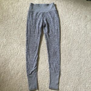 Alo Grey and White Leggings With Ribbed Cuffs